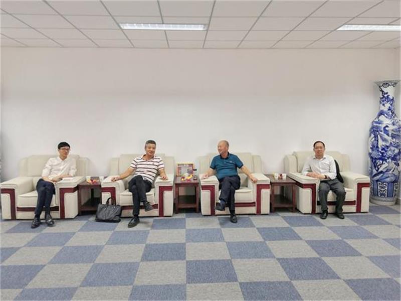 清华研究院陆院长一行 来牛博手机平台共商产业规划